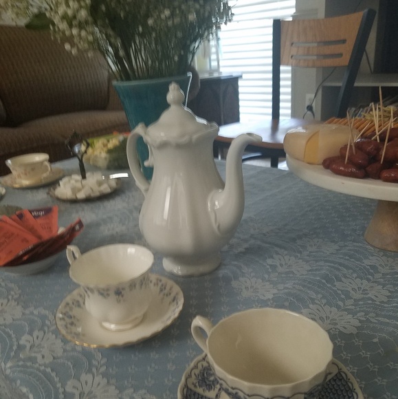 Meet your Posher, Cally - Picture 2 of 2